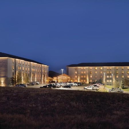 Bakken Airport Xwa Hotel & Studios Уиллистон Экстерьер фото