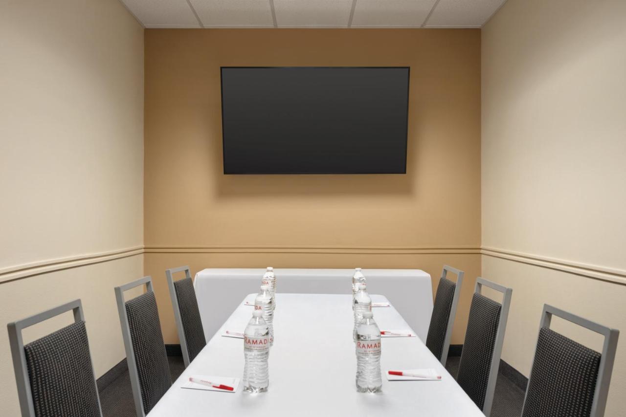 Bakken Airport Xwa Hotel & Studios Уиллистон Экстерьер фото