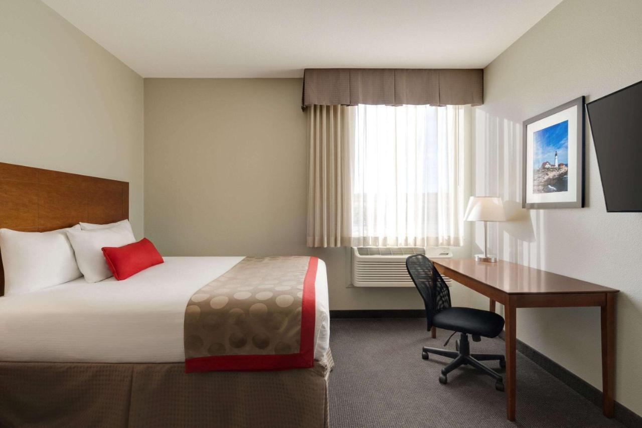 Bakken Airport Xwa Hotel & Studios Уиллистон Экстерьер фото
